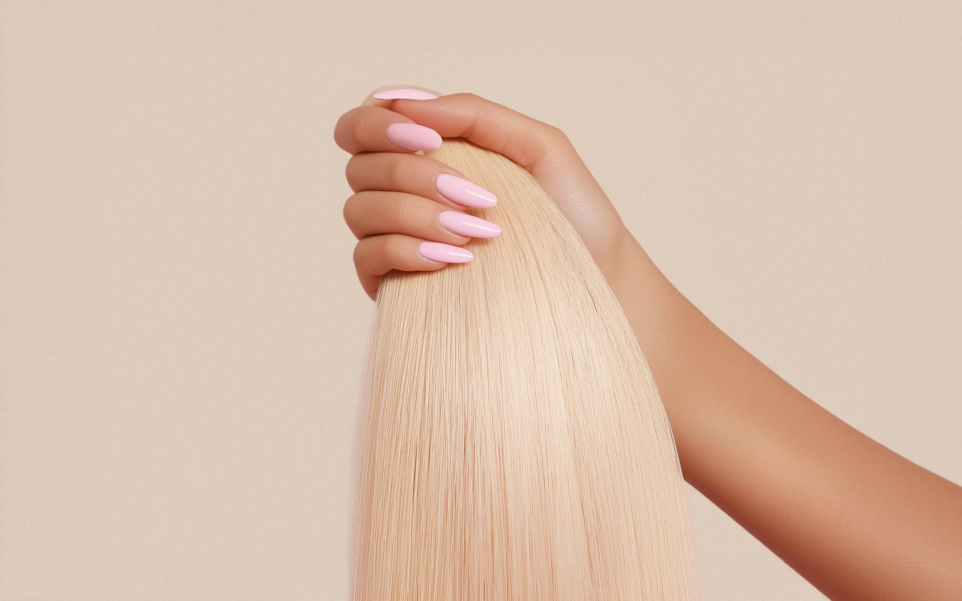 Image by notthoff La Biosthétique Friseur C Perücken Extensions 22